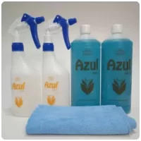 kit-de-limpeza-azul-produtos-de-limpeza-com-pulverizador-e-toalha.webp